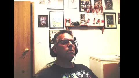 Snapshot of dwinmontana chatting on 10-22-25, 04:57 dwinmontana online show from 10-22-25, 04:57