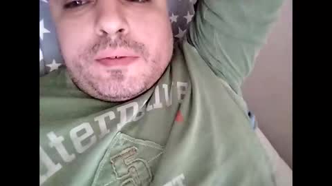 Snapshot of dwizziz chatting on 10-02-25, 03:08 Ivan online show from 10-02-25, 03:08