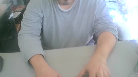 Snapshot of dwizziz chatting on 10-19-25, 01:12 Ivan online show from 10-19-25, 01:12