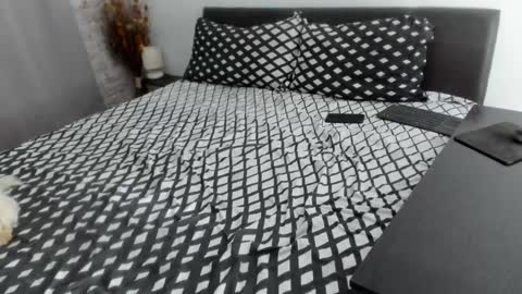 Dyanne online show from 09-18-25, 03:47