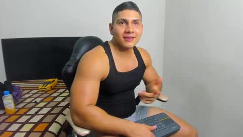 Snapshot of dylan_brook chatting on 05-11-26, 04:04 Dylan online show from 05-11-26, 04:04