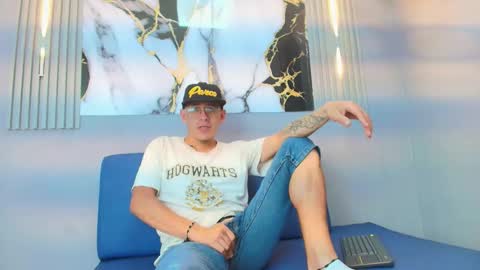 Snapshot of dylan_scott21 chatting on 10-15-25, 07:58 DYLAN online show from 10-15-25, 07:58