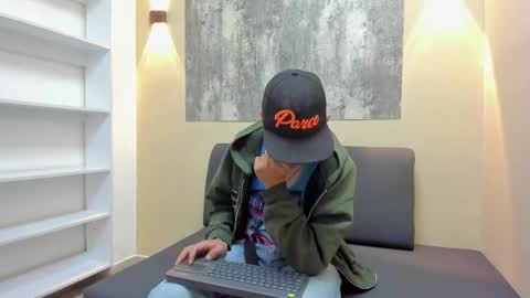 Snapshot of dylan_scott21 chatting on 10-16-25, 07:48 DYLAN online show from 10-16-25, 07:48