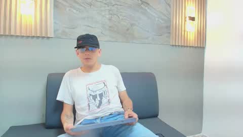 Snapshot of dylan_scott21 chatting on 10-20-25, 07:47 DYLAN online show from 10-20-25, 07:47