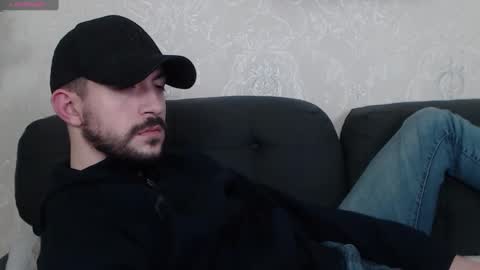 Snapshot of dylan_starxx chatting on 01-11-25, 06:03 Dylan online show from 01-11-25, 06:03