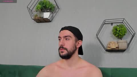 Snapshot of dylan_starxx chatting on 09-22-25, 11:45 Dylan online show from 09-22-25, 11:45