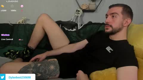 Snapshot of dylan_starxx chatting on 10-16-25, 01:06 Dylan online show from 10-16-25, 01:06