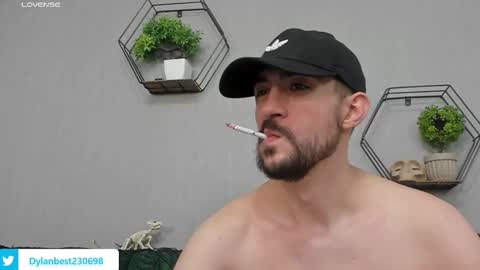 Snapshot of dylan_starxx chatting on 10-18-25, 03:31 Dylan online show from 10-18-25, 03:31