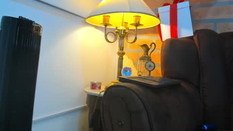 D Y L A N online show from 02-09-25, 03:53