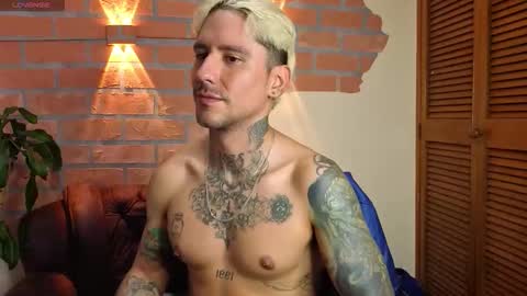 D Y L A N online show from 10-10-25, 09:25