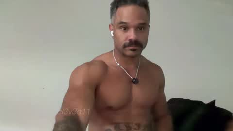 Snapshot of e13ven11 chatting on 09-11-25, 02:28 Formally known as Virus of Life online show from 09-11-25, 02:28