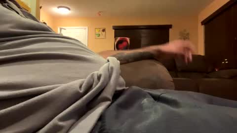 Snapshot of earl3232 chatting on 10-26-25, 05:24 earl3232 online show from 10-26-25, 05:24