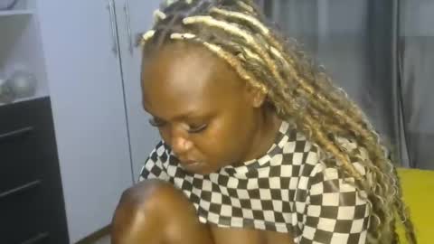 east_queen online show from 01-18-25, 10:17