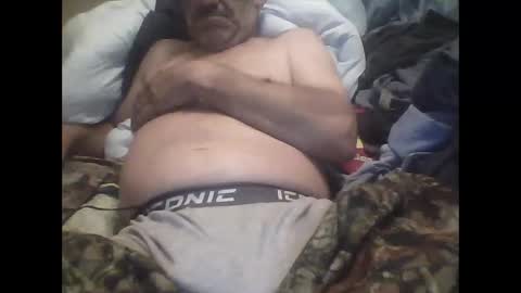 Snapshot of easye4015 chatting on 09-16-25, 11:22 Easye online show from 09-16-25, 11:22