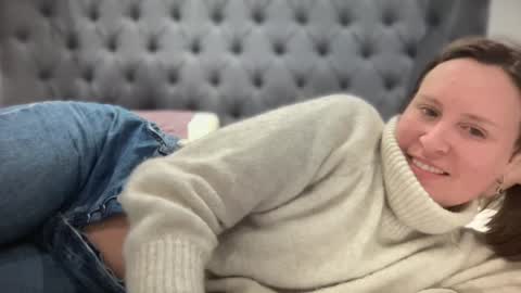 Nadia Ferreira  online show from 01-21-25, 09:15