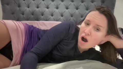 Nadia Ferreira  online show from 02-10-25, 08:10