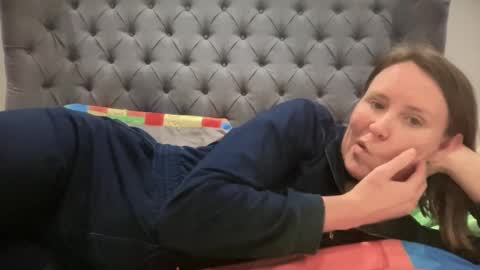 Nadia Ferreira  online show from 02-15-25, 10:42