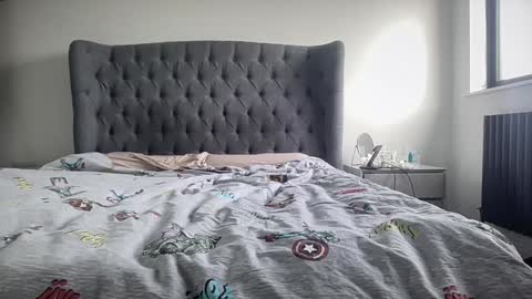 Nadia Ferreira  online show from 11-28-25, 09:34