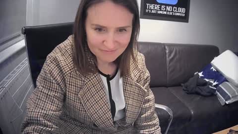 Nadia Ferreira  online show from 02-26-26, 09:25