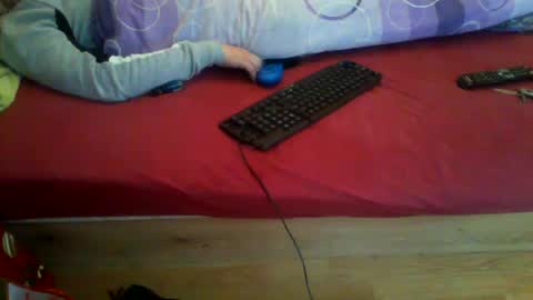 shy yoong cross online show from 12-24-24, 08:55