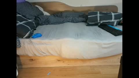 shy yoong cross online show from 03-01-25, 06:46