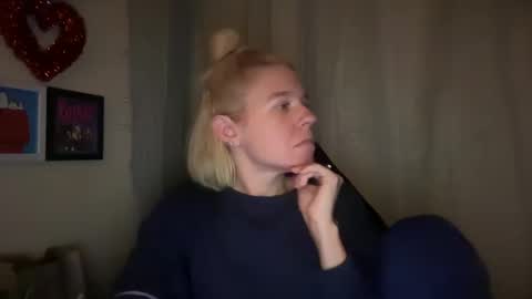 Snapshot of ebony8ivory chatting on 10-11-25, 12:10 americnbarbie online show from 10-11-25, 12:10