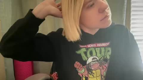 Snapshot of ebony8ivory chatting on 10-19-25, 02:50 americnbarbie online show from 10-19-25, 02:50