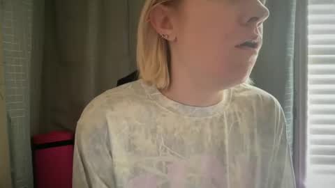 Snapshot of ebony8ivory chatting on 10-22-25, 05:13 americnbarbie online show from 10-22-25, 05:13