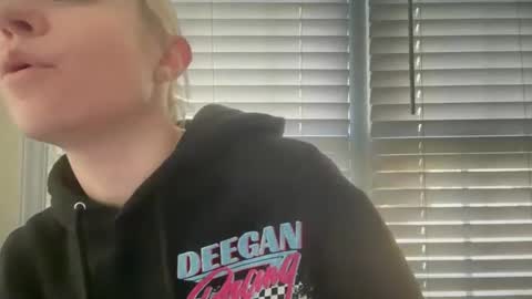 Snapshot of ebony8ivory chatting on 11-05-25, 12:49 americnbarbie online show from 11-05-25, 12:49