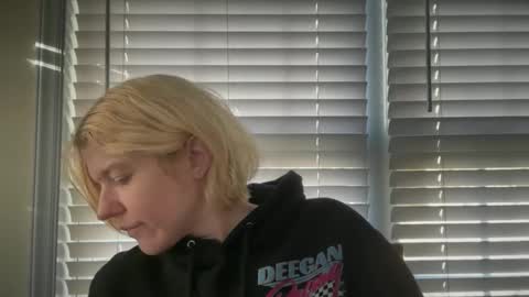 Snapshot of ebony8ivory chatting on 11-06-25, 12:50 americnbarbie online show from 11-06-25, 12:50