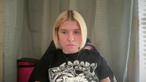 Snapshot of ebony8ivory chatting on 11-08-25, 07:01 americnbarbie online show from 11-08-25, 07:01