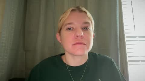 Snapshot of ebony8ivory chatting on 11-09-25, 05:44 americnbarbie online show from 11-09-25, 05:44