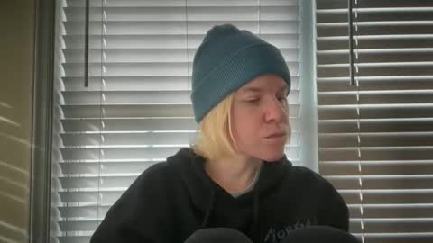 Snapshot of ebony8ivory chatting on 11-13-25, 01:32 americnbarbie online show from 11-13-25, 01:32