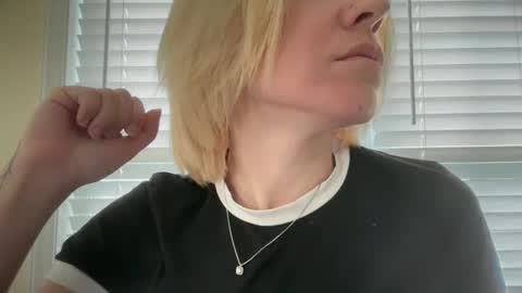 Snapshot of ebony8ivory chatting on 11-14-25, 07:56 americnbarbie online show from 11-14-25, 07:56