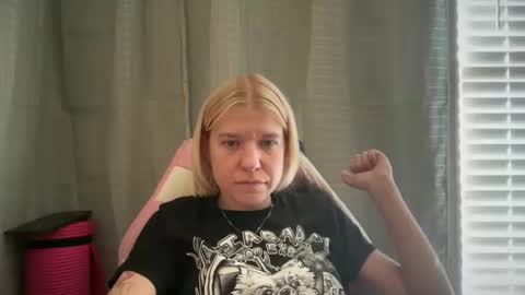 Snapshot of ebony8ivory chatting on 11-18-25, 06:01 americnbarbie online show from 11-18-25, 06:01