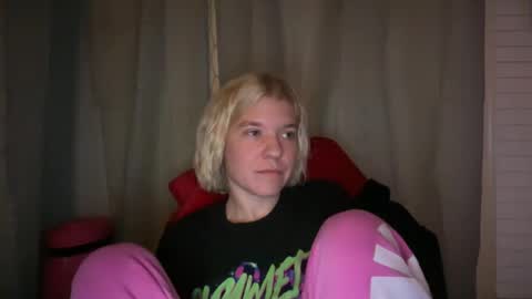 Snapshot of ebony8ivory chatting on 11-24-25, 05:18 americnbarbie online show from 11-24-25, 05:18