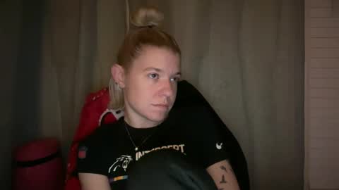 Snapshot of ebony8ivory chatting on 12-02-25, 12:49 americnbarbie online show from 12-02-25, 12:49