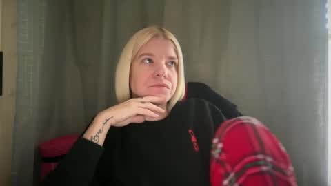 Snapshot of ebony8ivory chatting on 12-14-25, 03:50 americnbarbie online show from 12-14-25, 03:50