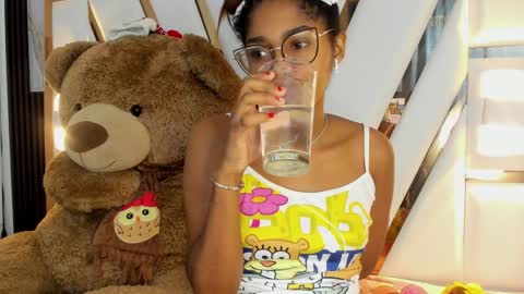 Snapshot of ebony_beautifull chatting on 12-04-24, 06:44 Luci online show from 12-04-24, 06:44