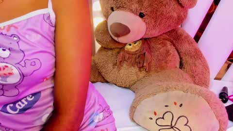 Snapshot of ebony_beautifull chatting on 01-29-25, 01:48 Luci online show from 01-29-25, 01:48