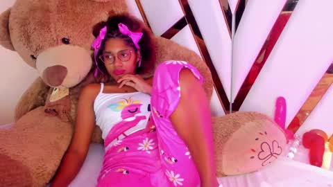 Snapshot of ebony_beautifull chatting on 01-30-25, 04:58 Luci online show from 01-30-25, 04:58