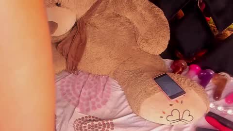 Snapshot of ebony_beautifull chatting on 02-15-25, 06:44 Luci online show from 02-15-25, 06:44