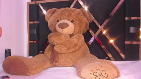 Snapshot of ebony_beautifull chatting on 02-27-25, 01:59 Luci online show from 02-27-25, 01:59