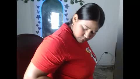 ebony_luna1 online show from 04-17-26, 01:25