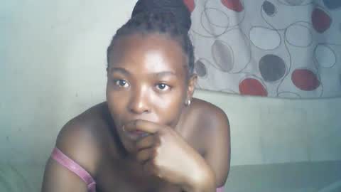 Snapshot of ebony_phoenix12 chatting on 10-17-25, 12:58 ebony_phoenix12 online show from 10-17-25, 12:58