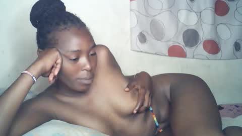 Snapshot of ebony_phoenix12 chatting on 10-25-25, 02:08 ebony_phoenix12 online show from 10-25-25, 02:08