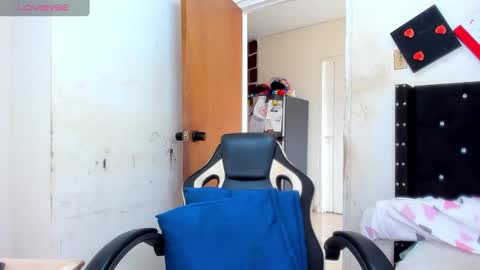 Snapshot of ebonylatinx chatting on 01-20-25, 05:48 Angela online show from 01-20-25, 05:48