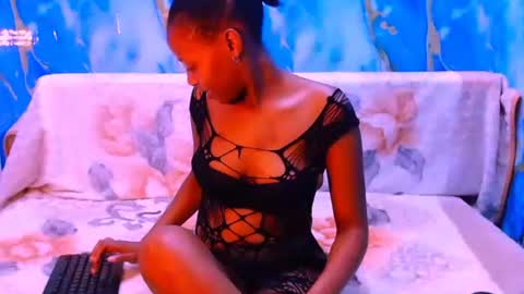 Snapshot of ebonypretty4u chatting on 10-13-25, 05:13 ebonypretty4u online show from 10-13-25, 05:13