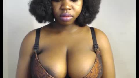 Snapshot of ebonyx_dripqueen chatting on 11-17-25, 06:41 Loveth online show from 11-17-25, 06:41