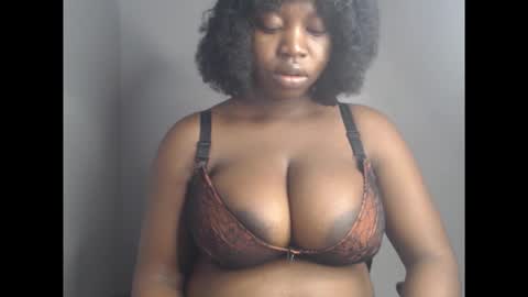 Snapshot of ebonyx_dripqueen chatting on 11-29-25, 06:38 Loveth online show from 11-29-25, 06:38